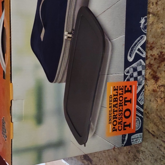 Brand new inbox Soleil portable casserole tote. - Picture 4 of 5